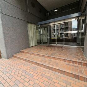 16/16 エントランス