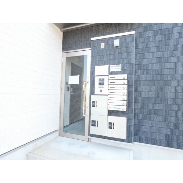 16/16 エントランス