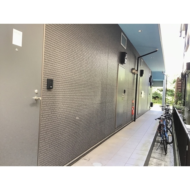 24/25 エントランス