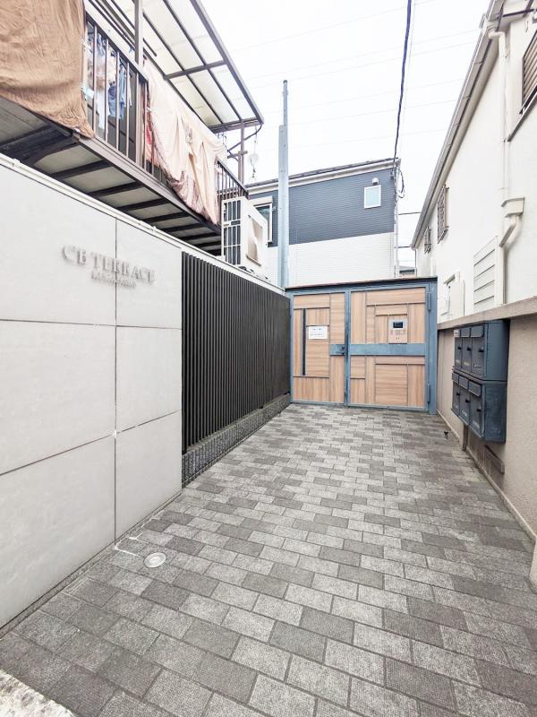 13/22 エントランス