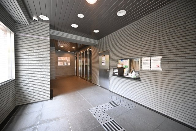 13/16 エントランス