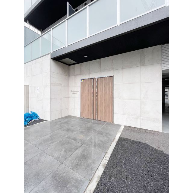 25/30 エントランス