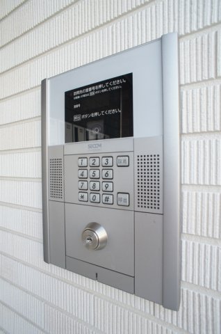 16/16 エントランス