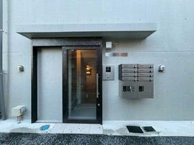 16/16 エントランス