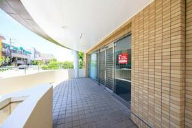 16/16 エントランス