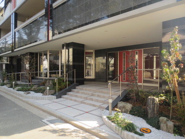 15/15 エントランス