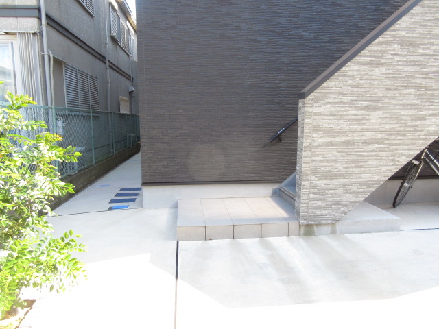 22/30 エントランス