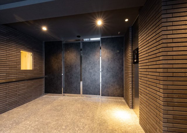 26/29 エントランス