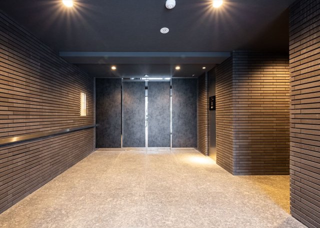 27/29 エントランス