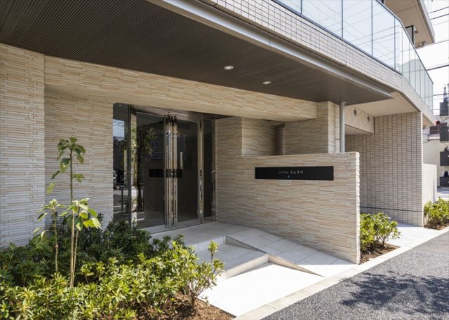 16/20 エントランス