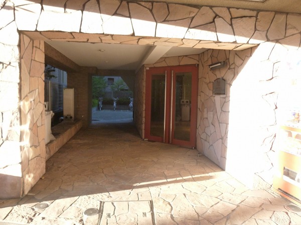 13/14 エントランス