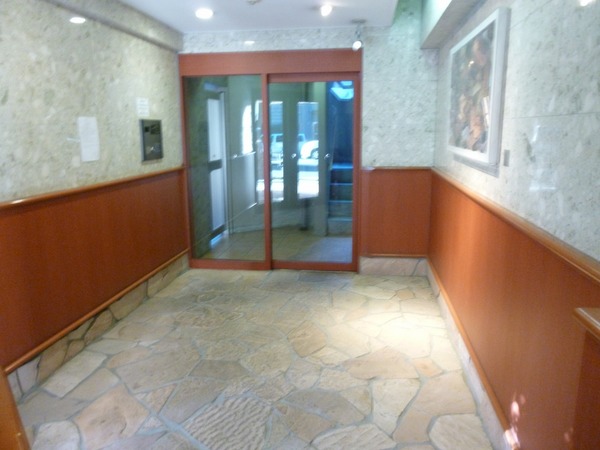 14/14 エントランス