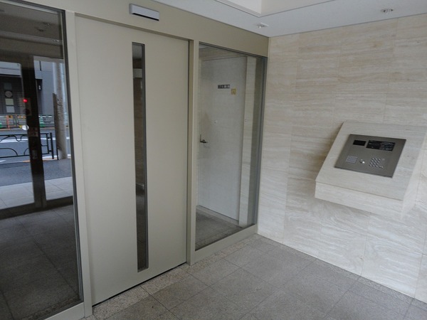 14/14 エントランス