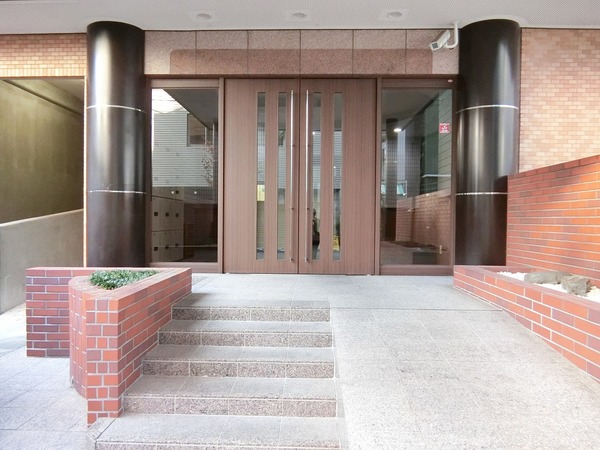 13/14 エントランス