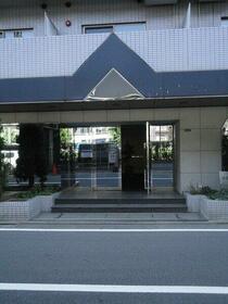 16/16 エントランス