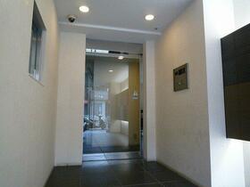 16/16 エントランス