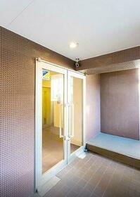 16/16 エントランス