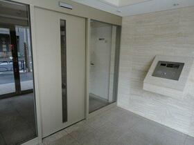 16/16 エントランス