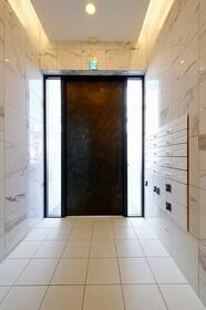 16/16 エントランス