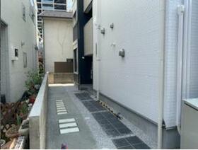 16/16 エントランス