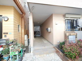 16/16 エントランス