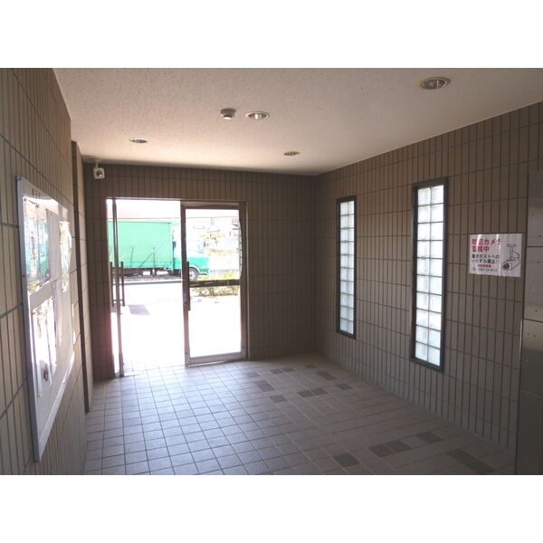 18/19 エントランス