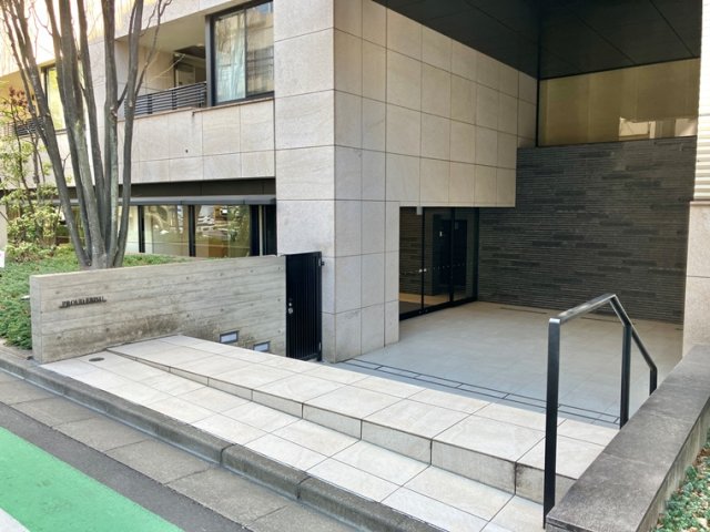 17/17 エントランス