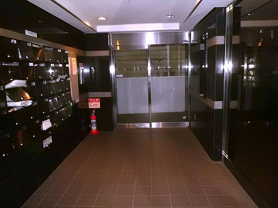 13/14 エントランス