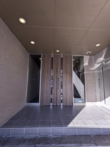 13/22 エントランス