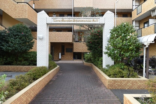 20/26 エントランス