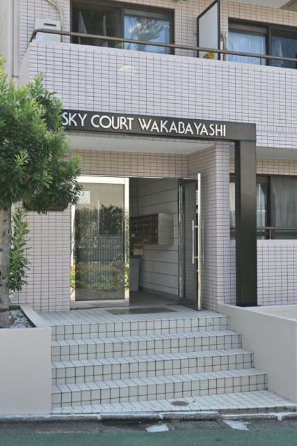 19/30 エントランス