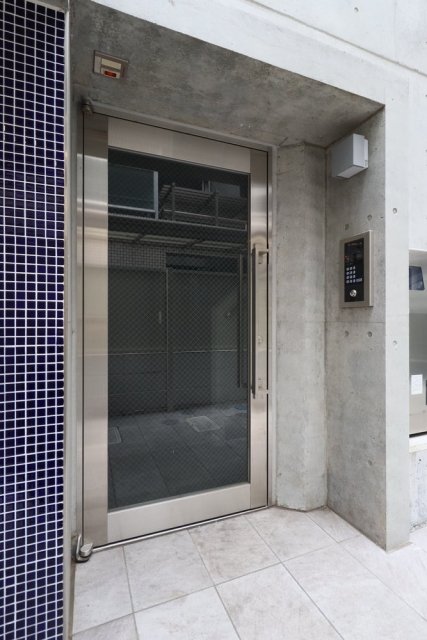 16/22 エントランス