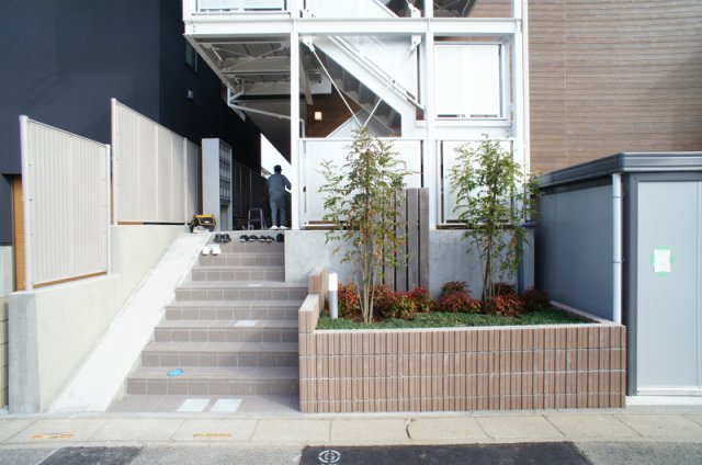 23/23 エントランス