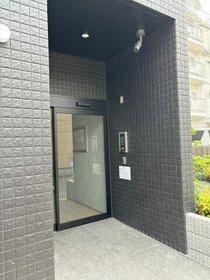 13/13 エントランス