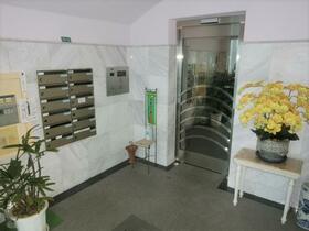 16/16 エントランス