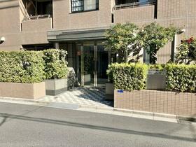 16/16 エントランス