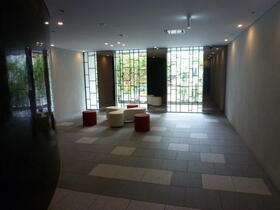 14/14 エントランス