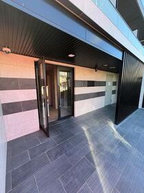 16/16 エントランス