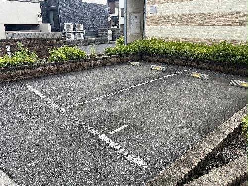 14/14 駐車場