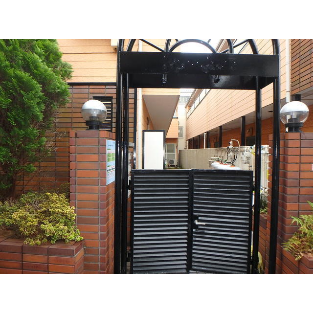 23/23 エントランス