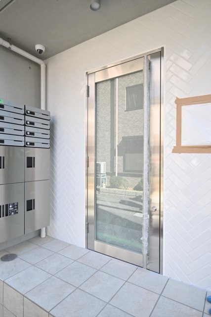 24/25 エントランス