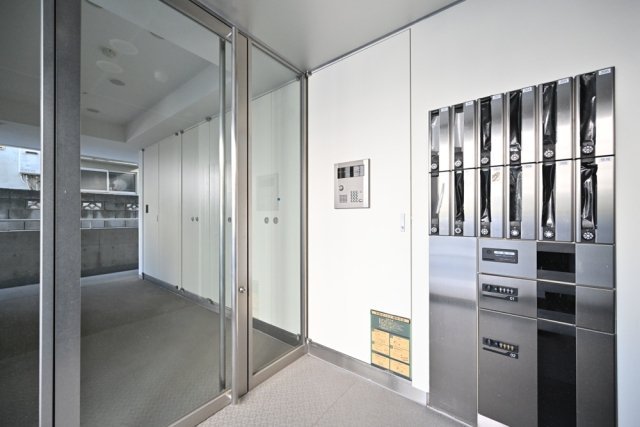 23/30 エントランス