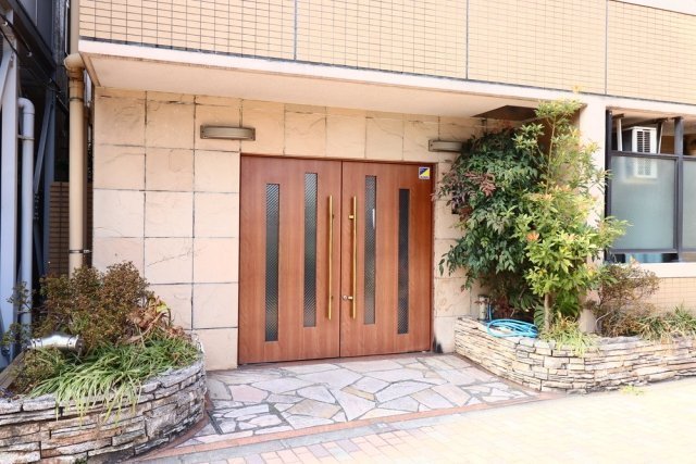 13/16 エントランス