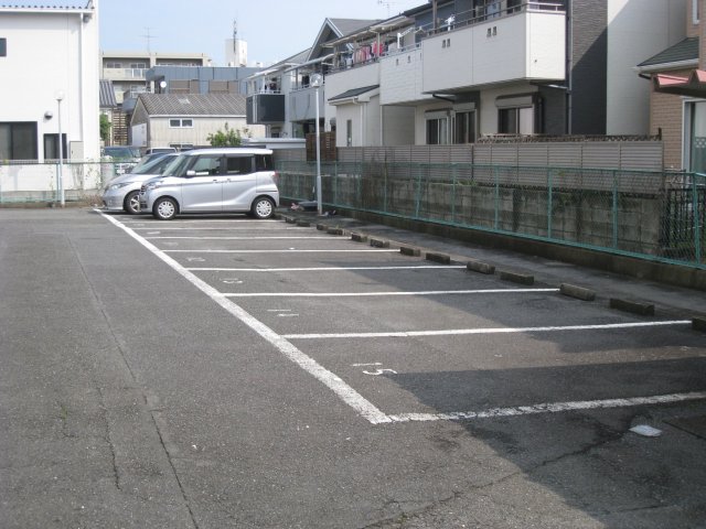 14/18 駐車場
