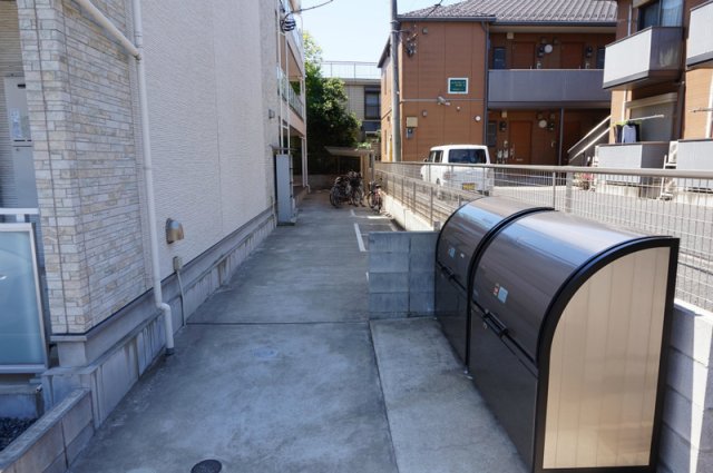 18/23 エントランス