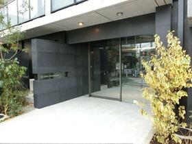 16/16 エントランス