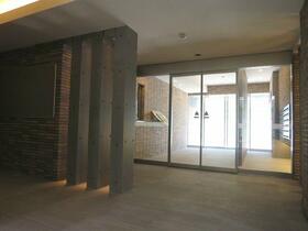 16/16 エントランス