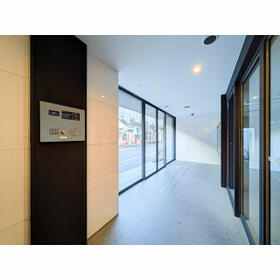 5/5 エントランス