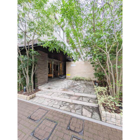 5/5 エントランス