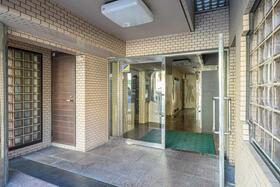 16/16 エントランス